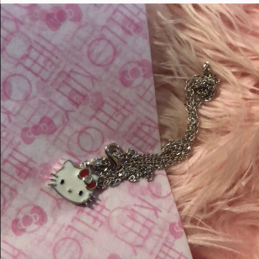 Hello kitty necklace